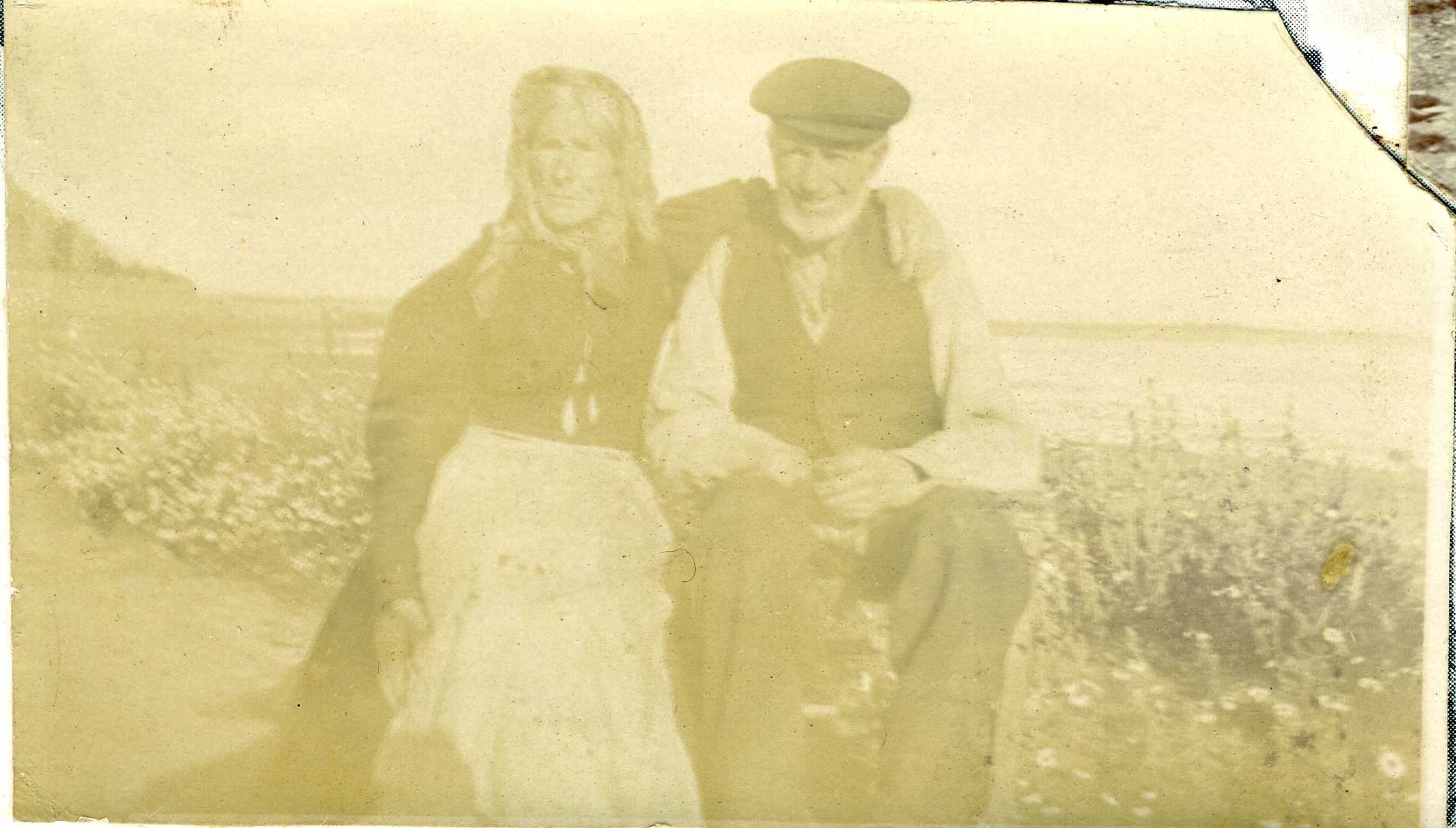 Norrie and Jack Kelly, Querrin shore 1908.